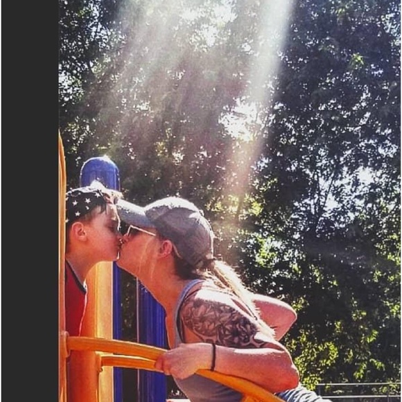 Meet your Posher, Amanda - Picture 4 of 4